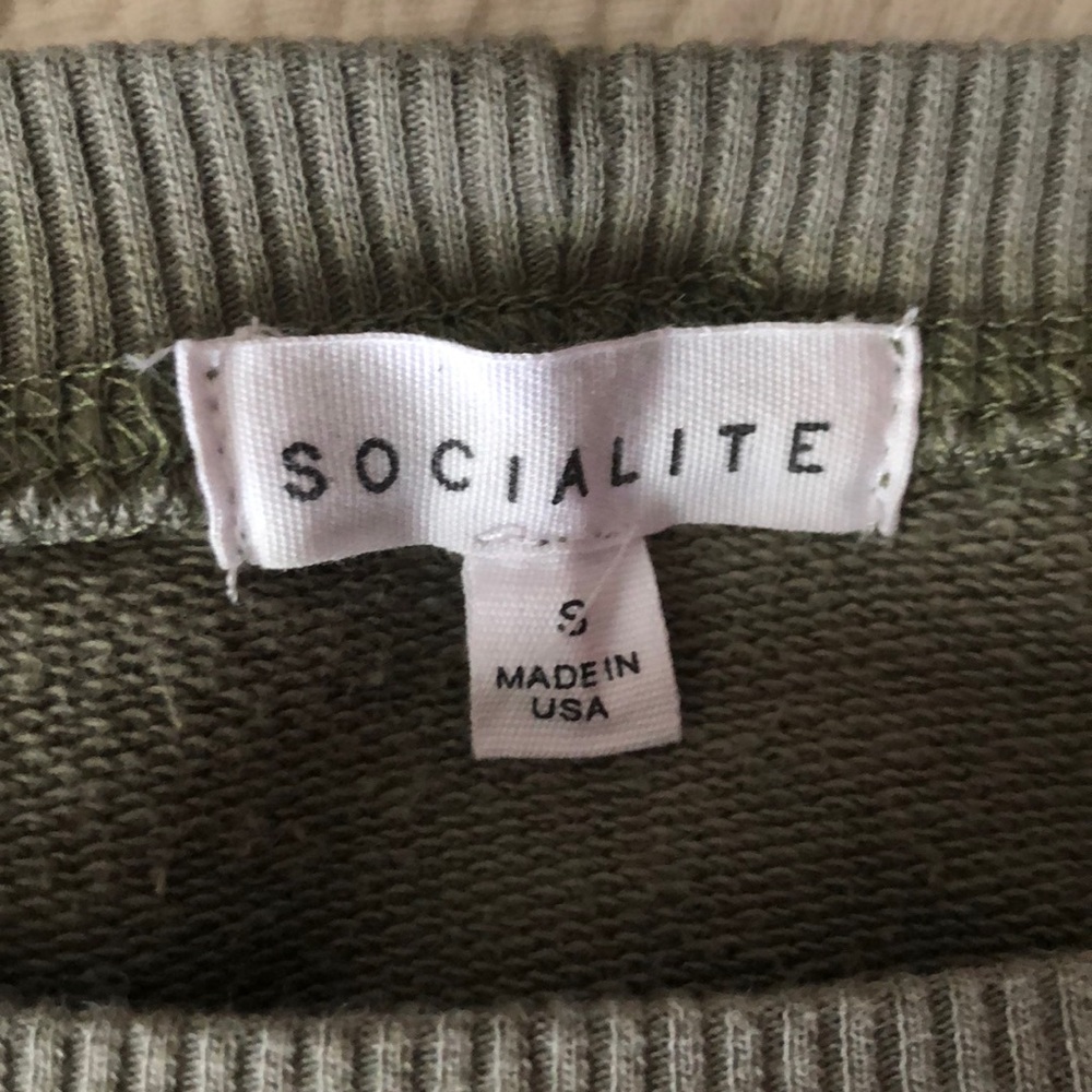green sweater - Picture 3 of 3
